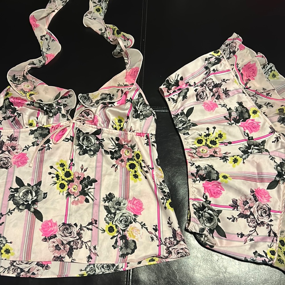 Victoria’s Secrets Cami’s set